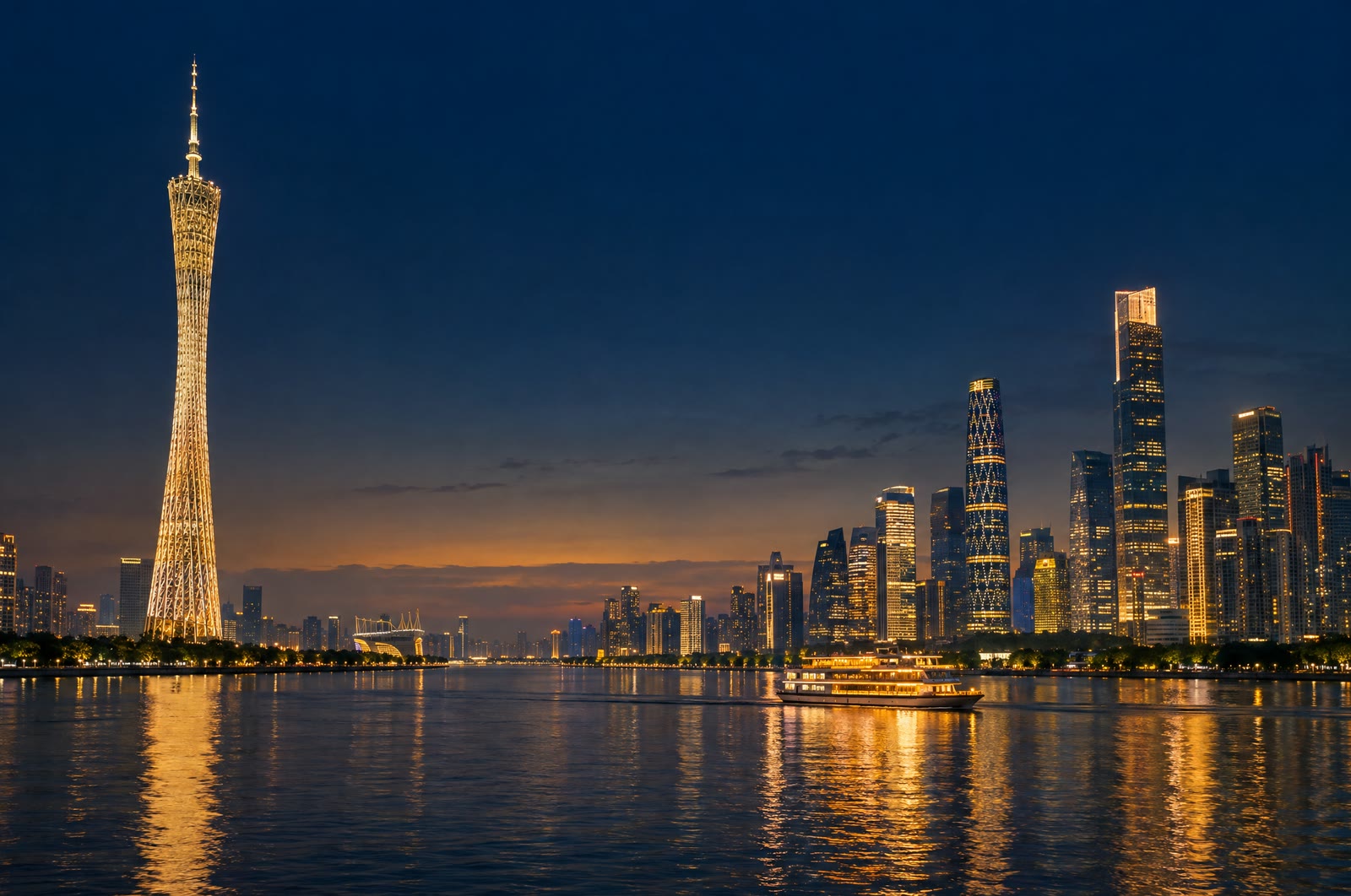 La Canton Tower e i grattacieli di Guangzhou sul Fiume delle Perle, all’ora blu