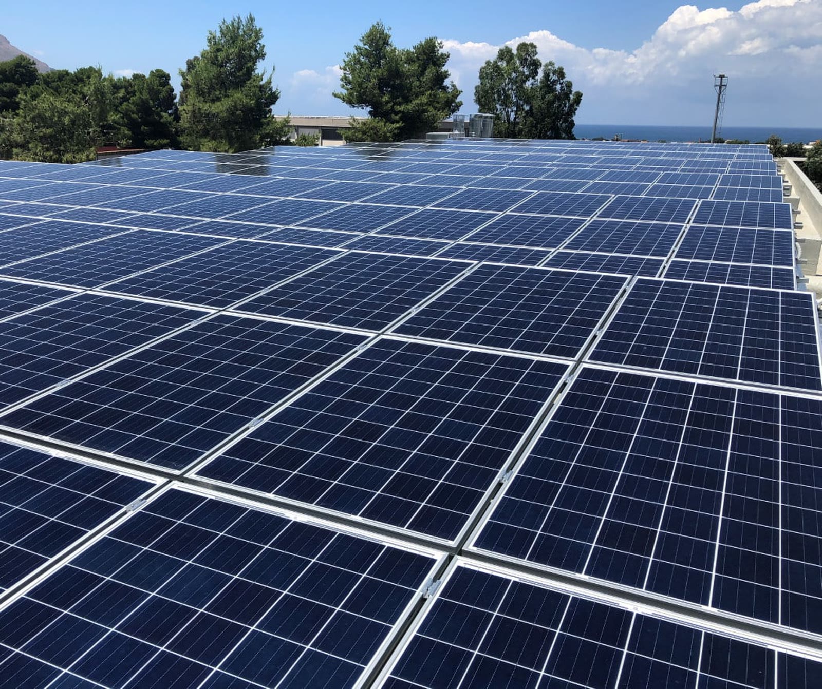 L’impianto fotovoltaico sui tetti dei magazzini